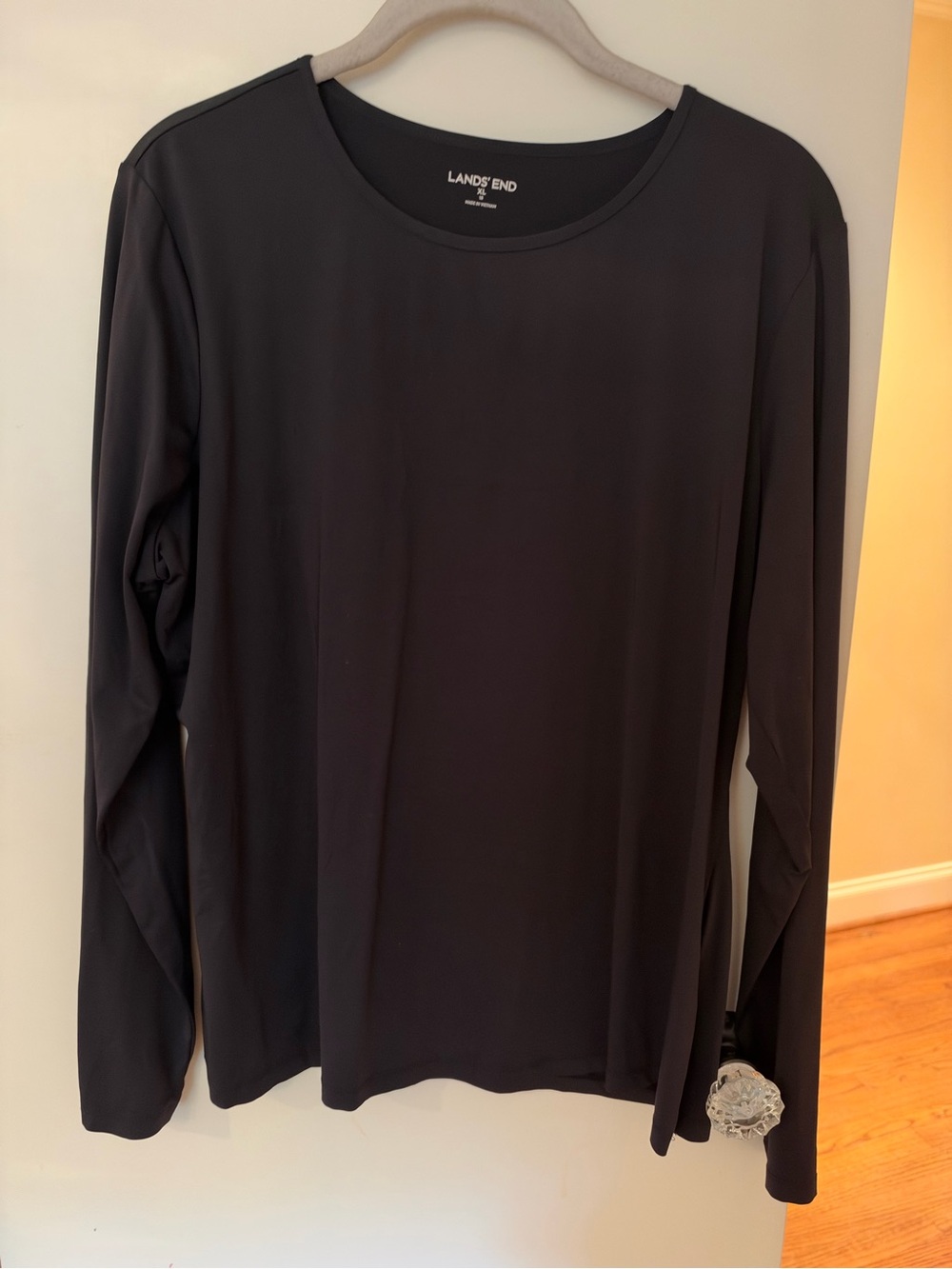 Lands' End Black Long-Sleeve Scoop Neck Top Rash Guard